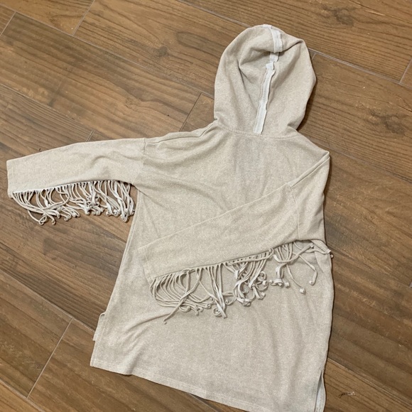 Boutique long sleeve hooded shirt - Picture 4 of 9